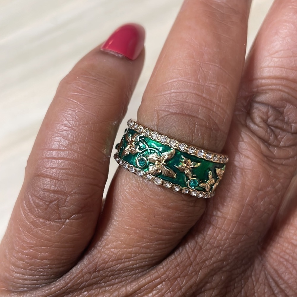 Elegant Butterfly Crystal Green Band Gold Ring - Picture 6 of 11